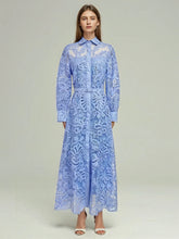 Robe brodée à manches longues