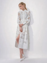 Robe longue ajourée en dentelle brodée à manches longues