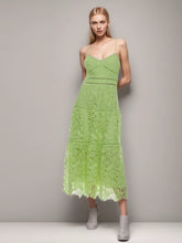 Robe longue sexy dos nu en dentelle brodée de fleurs au crochet