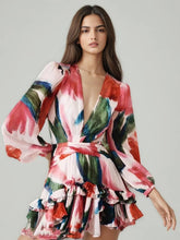 Bedrucktes Minikleid mit V-Ausschnitt, Laternenärmeln und ausgehöhlten Kanten