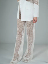 Sexy Hose mit weitem Bein und Spitzenbesatz