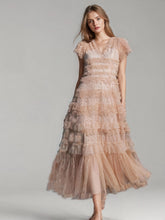 Formelles Maxikleid aus Spitzennetzstoff mit V-Ausschnitt