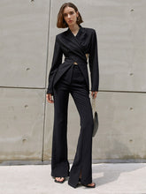 Langärmlige, ausgehöhlte, gespleißte Knopfmäntel, schicke