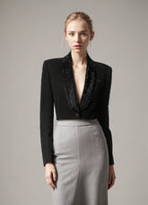 Rückenfreier Bomberblazer mit Revers und Diamanten