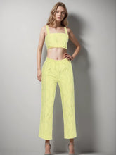 Set aus kurzem Oberteil und gerader Hose