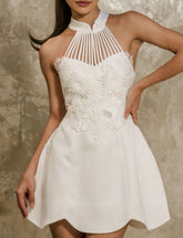 Taillenfreies Abendkleid, Minikleid, halbhoher Ausschnitt, taillenbetontes Spitzenkleid