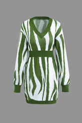 Strickpulloverkleid mit V-Ausschnitt und Zebrastreifen