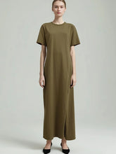 Robe unie à manches courtes et col rond avec fente latérale