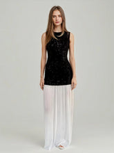 Rückenfreies Kleid mit Paillettenbesatz