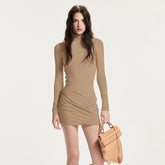 Robe sac hanche amincissante à taille contrôlée à demi-col de couleur unie