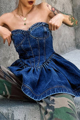 Trägerlose Miniröcke aus Denim