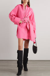 Mittellanges Hemdkleid mit langen Ärmeln und eingefasster Taille