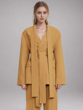 Einfarbiger Blazer mit Schnürung und Reverskragen