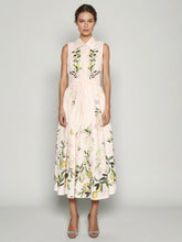 Robe sans manches à ceinture imprimée