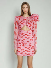 Bedrucktes Minikleid mit hoher Taille und gerüschtem Farbblock