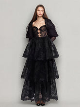 Robe longue sans bretelles brodée de feuilles de lotus