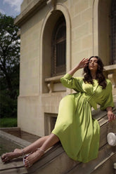 ROBE MIDI EN SATIN FRONCÉ EN GTEEN