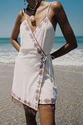 Robe courte cache-cœur à ourlet à pampilles et col en V