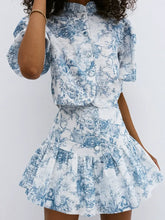 A Small Stand-Up Collar Printed Short Skirt Set