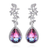 Les boucles d'oreilles pendantes en cristal Aurora