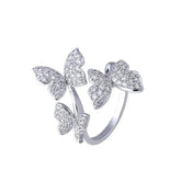 La bague en cristal à effet papillon