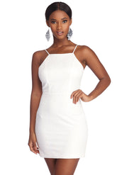 Robe courte à lacets avec grâce