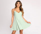 Robe patineuse sans manches à œillets