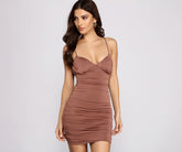 Atemberaubendes, glamouröses Minikleid mit Rüschen