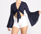 Süßes Top mit Glockenärmeln und Blumenmuster