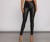 Beschichtete Skinny-Hose mit hohem Bund