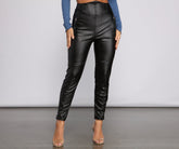 Kunstlederhose mit hoher Korsett-Taille