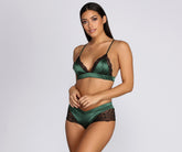 Set aus Bralette und Shorts „Let's Stay In“