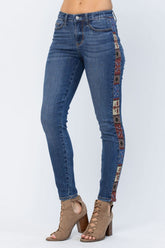 Mittelhohe Jeans mit Rad-Verzierung und entspannter Passform im Western-Print