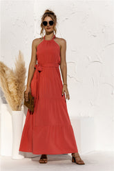 Robe longue à volants avec col licou et ceinture nouée