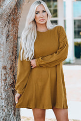 Robe taille empire côtelée à col rond