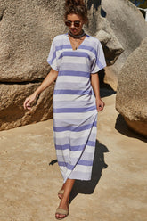 Robe t-shirt rayée à col en V et fente latérale