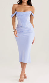 Robe mi-longue corset en satin ciel