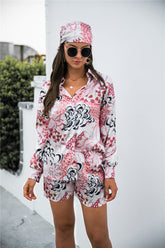 Set aus Hemd und Shorts mit Blumenmuster und Haarschal