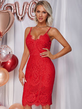 Robe fourreau en dentelle à bretelles spaghetti