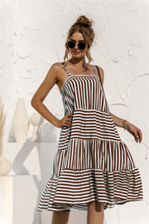 Robe sans manches à rayures et à volants