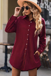 Robe chemise boutonnée sur le devant avec ourlet incurvé et manches raglan