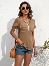 Sweat à capuche zippé à manches courtes avec poches