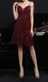 Tief ausgeschnittenes Midikleid mit Pailletten