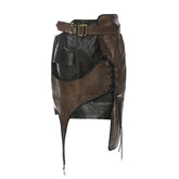 Asymmetrischer Minirock aus veganem Leder mit Schnürung, Cut-outs, Gürtel und Crinkle-Effekt