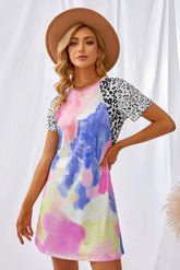 Robe t-shirt à manches courtes raglan et imprimé léopard tie-dye
