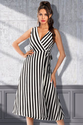 Robe sans manches à rayures et à volants