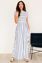 Robe longue à rayures et col ras du cou à manches courtes