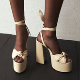 Sandales chics à plateforme, bout ouvert, nouées, talon bloc et lien à la cheville - Beige
