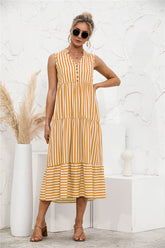 Robe trapèze sans manches à rayures et à volants