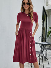 Robe t-shirt à détails boutonnés et poches